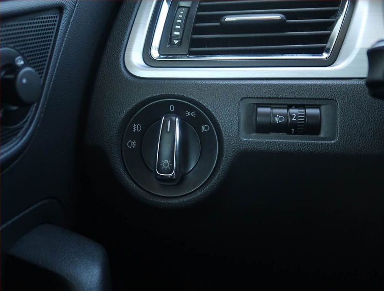 Škoda Rapid (2014) Spaceback 1.2 TSI, Tempomat - fotka 18 z 23