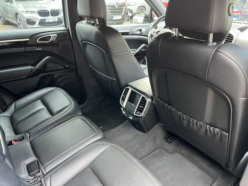 Porsche Cayenne (2016) 3.0 TDI V6 - fotka 20 z 39
