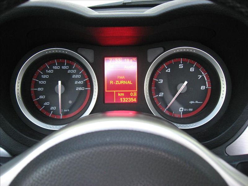 Alfa Romeo Spider 2,2 JTS 185PS  Exclusive - fotka 35 z 46