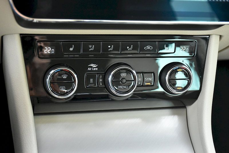 Škoda Superb (2022) L&K 2.0 TDI 110kW DSG - fotka 20 z 34