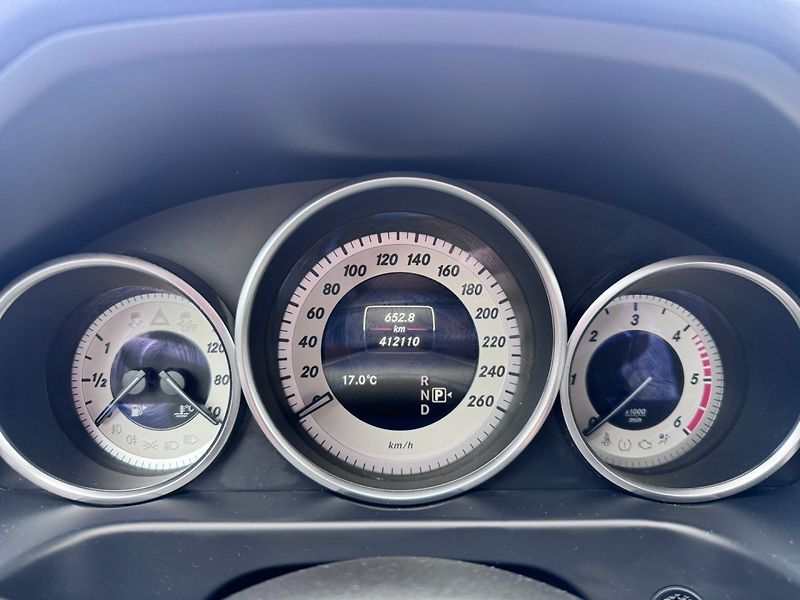 Mercedes-Benz Třídy E (2016) 350 3,0D 4X4 AUTOMAT BLUETEC - fotka 22 z 45