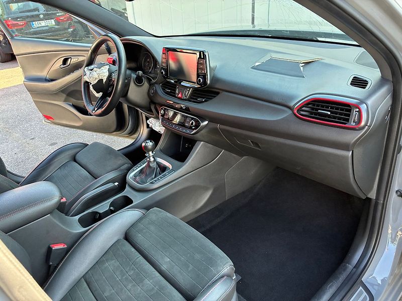 Hyundai i30 N Performance 2.0 T-GDI 202 kW - fotka 15 z 20