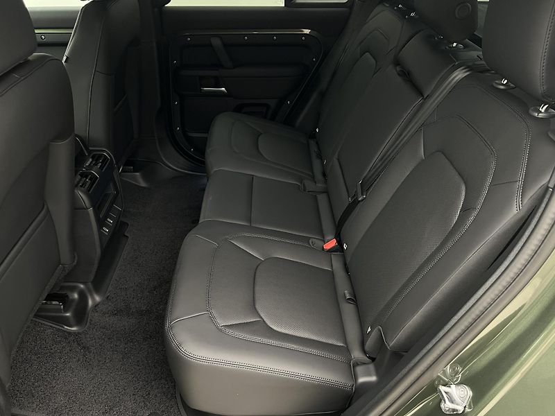 Land Rover Defender (2026) 110 D250 X-DYNAMIC SE AWD Aut - fotka 14 z 48