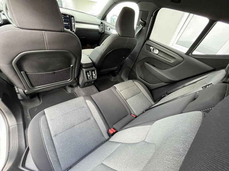 Volvo XC40 FWD T2 Core - fotka 19 z 44