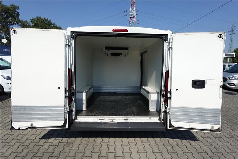 Peugeot Boxer 2,0 HDI  L1H1 CHLAĎÁK KLIMA - fotka 11 z 24