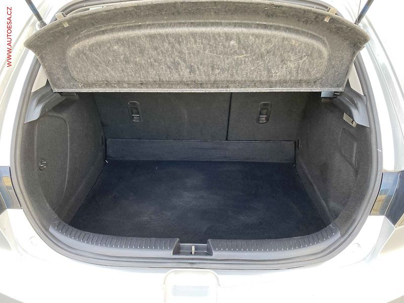 Mazda 3 (2009) 1.6, Xenon, +kola - fotka 7 z 17