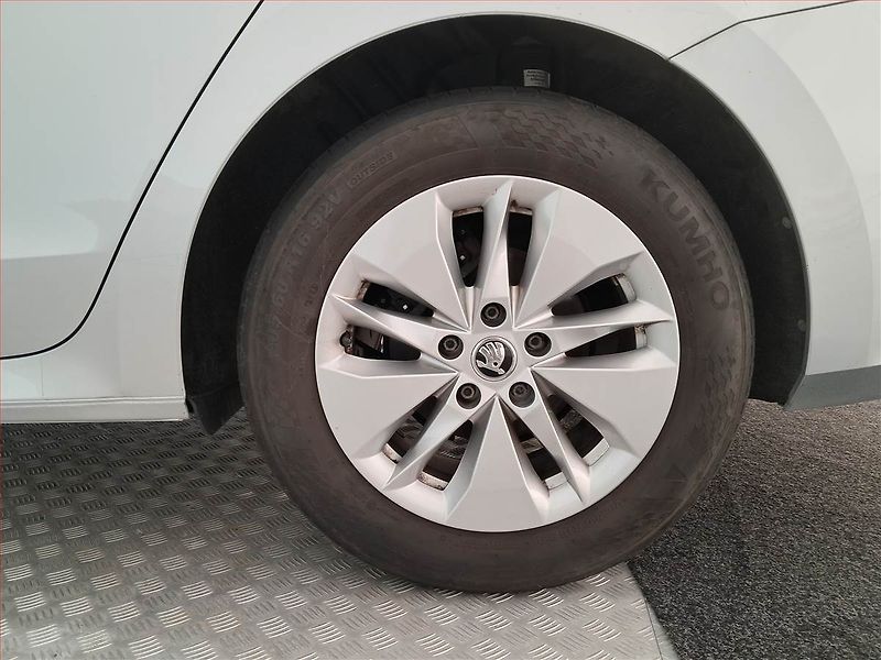 Škoda Octavia (2023) Ambition 2.0 TDI, ČR,1.maj - fotka 15 z 19