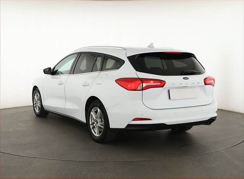 Ford Focus (2019) 1.0 EcoBoost, Tempomat - fotka 4 z 17