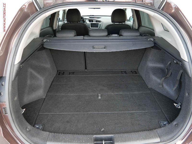 Kia Ceed (2014) 1.6 GDi, ČR, AC, tempo, park - fotka 7 z 18