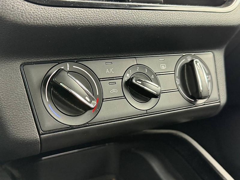 Škoda Kamiq Ambition 1,0 TSI 70 kW 5° MP - fotka 13 z 28