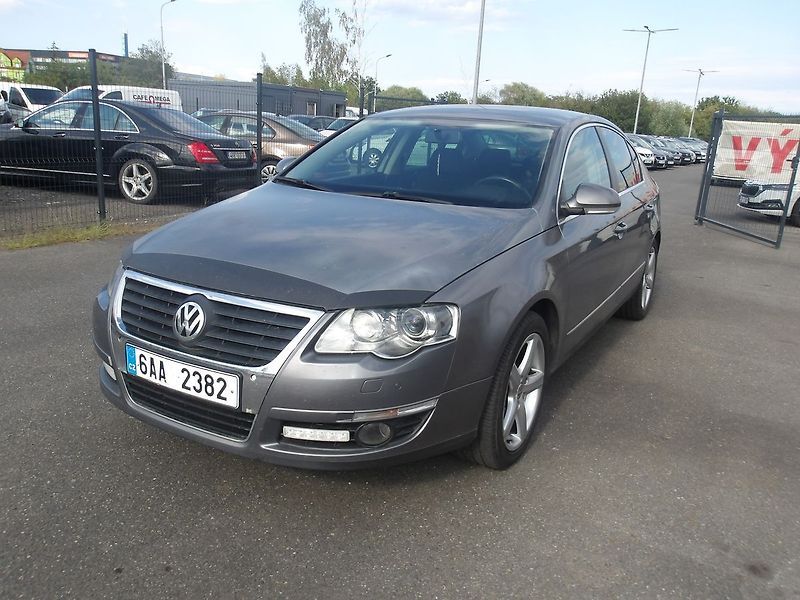 Volkswagen Passat 2,0FSi - fotka 2 z 42