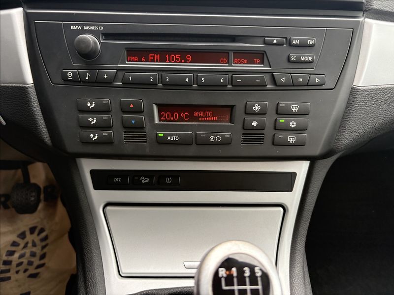 BMW X3 2,0 Č.R servisovano 6MT - fotka 18 z 31