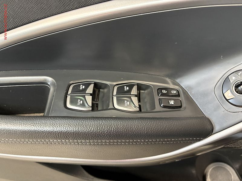 Hyundai Santa Fe (2014) 2.2 CRDi 4x4, Style, xenon - fotka 12 z 16