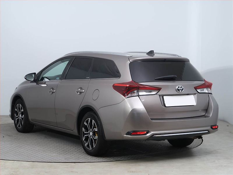 Toyota Auris (2015) 1.2 Ti, Serv.kniha, Tempomat - fotka 4 z 14
