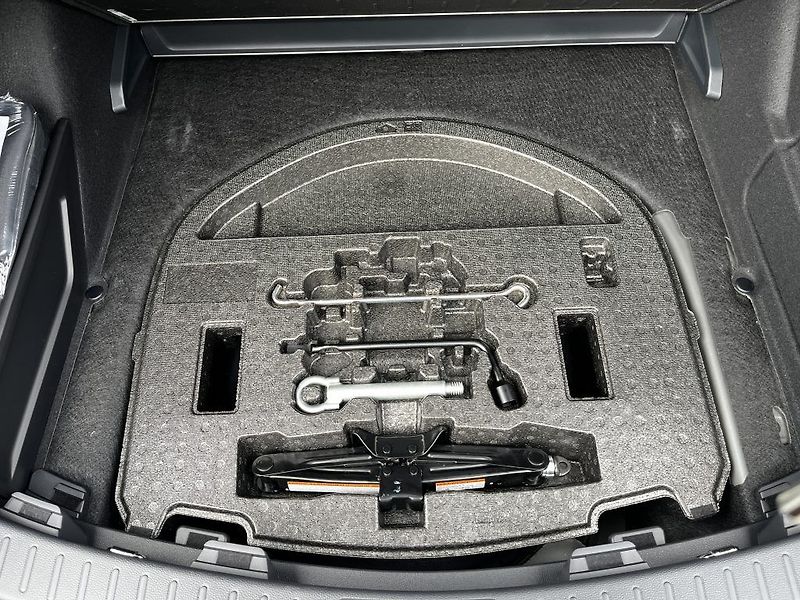 Toyota Corolla 2.0HEV, GR Sport - fotka 7 z 31