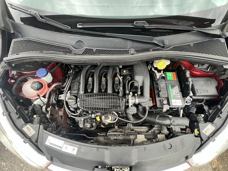 Peugeot 208 1.2i LPG KLIMA NAVI KAMERA ALU - fotka 34 z 41