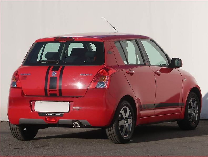 Suzuki Swift (2008) 1.3 i, Vyhř. sedaček - fotka 5 z 17