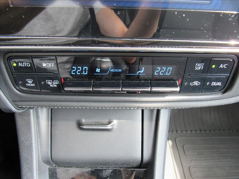 Toyota Corolla 1,6 VVT-i 97kW Sedan - fotka 18 z 30