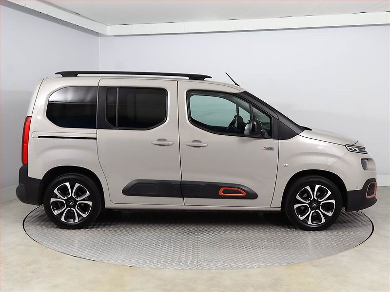 Citroën Berlingo (2018) Shine 1.5 BlueHDi, 5Míst, ČR - fotka 6 z 20
