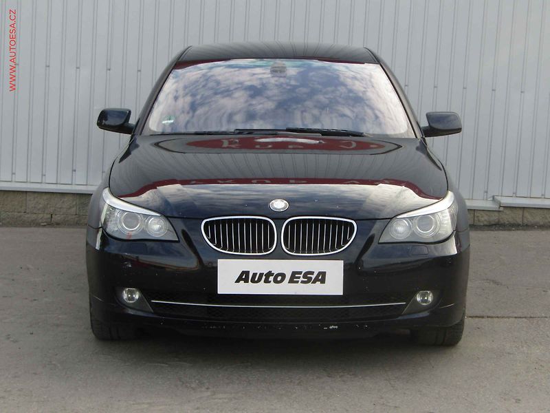 BMW Řada 5 (2008) 3.0 525i, AT, bixen, kůže - fotka 2 z 19