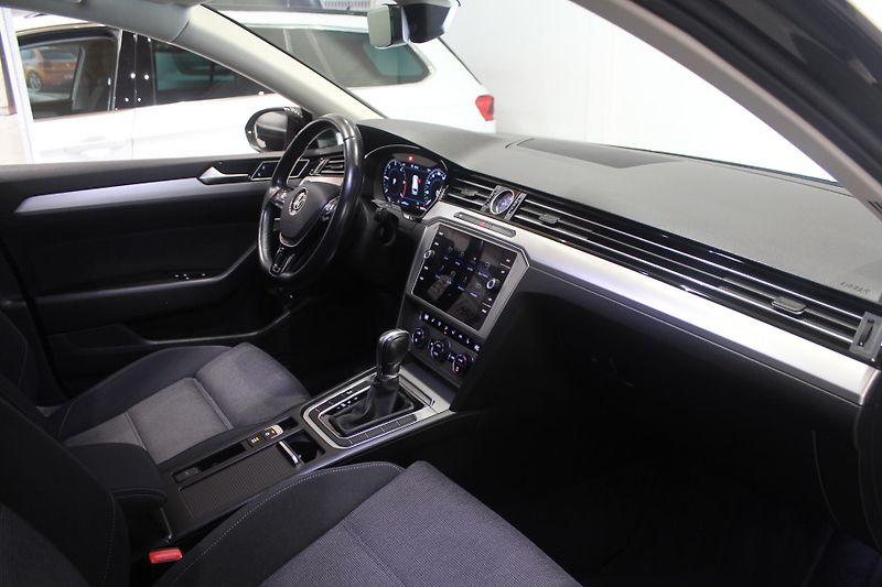 Volkswagen Passat (2019) 2.0TDI DSG Display LED Navi - fotka 22 z 35