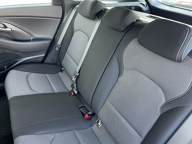 Hyundai i30 (2023) Com.1.0T-GDi Comfort! ČR+1maj. - fotka 18 z 34