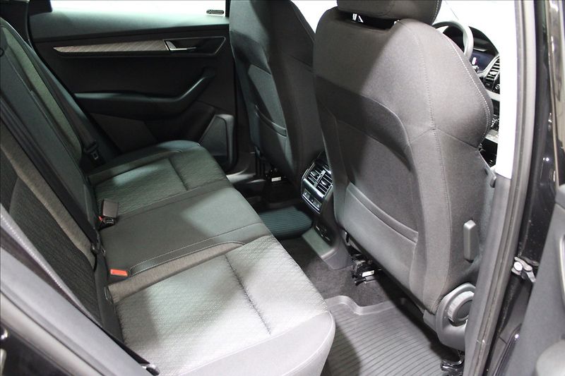 Škoda Karoq 2,0 TDI DSG style 1.maj, CZ - fotka 12 z 33