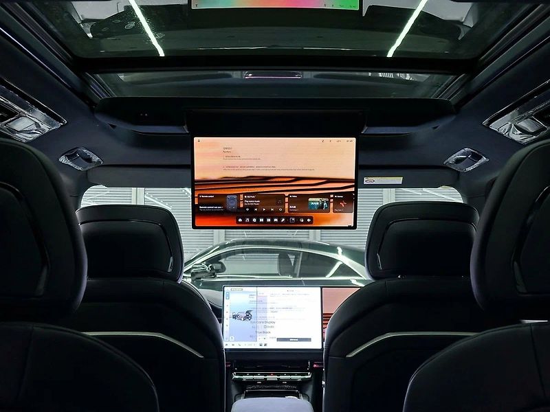 ZEEKR 9X (2026) Ultra 70kWh*1030kW*4WD - fotka 17 z 21