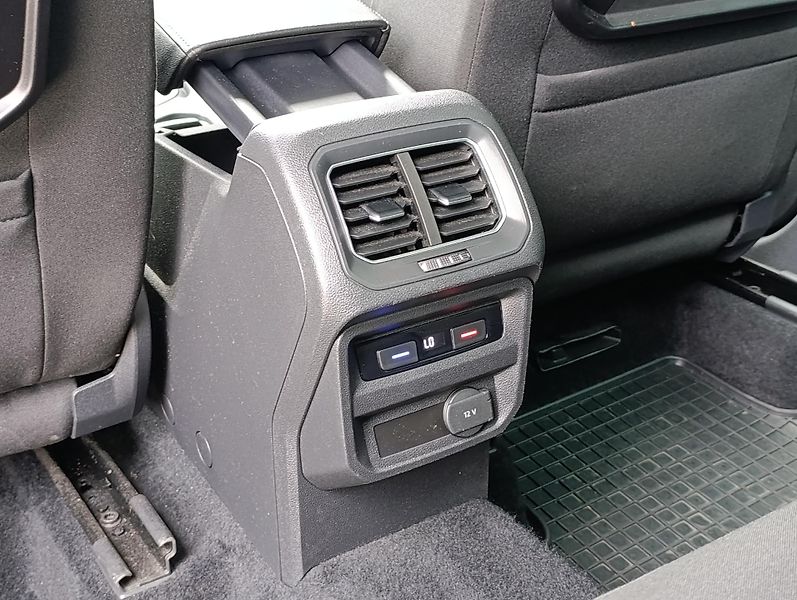 Volkswagen Tiguan 2.0TDI DSG 4M HIGHLINE ČR - fotka 16 z 35