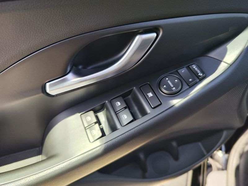 Hyundai i30 1.5 T-GDi/117kW N-Line MHEV - fotka 32 z 35
