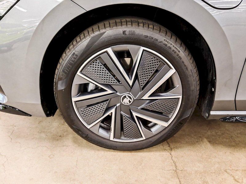 Škoda Superb (2025) iV 1.5 TSI 150 kW DSG Sportlin - fotka 33 z 33