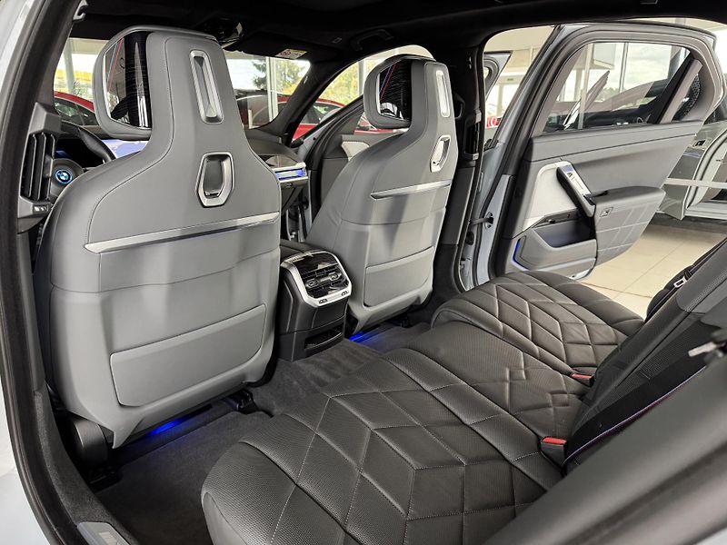 BMW i7 60 xDrive M-SPORT*Max.Výbava! - fotka 16 z 59