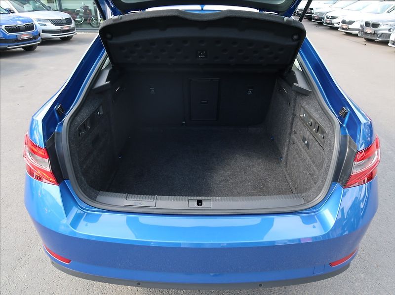 Škoda Superb 2,0 TSi,140kW,NovéČR,Style,DPH - fotka 24 z 26