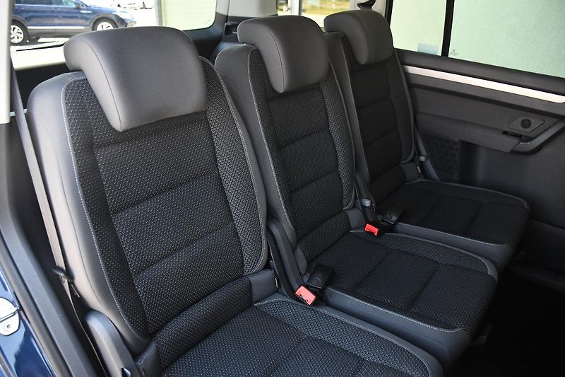 Volkswagen Touran 1.6TDi 77kW TAŽNÉ  - fotka 18 z 45