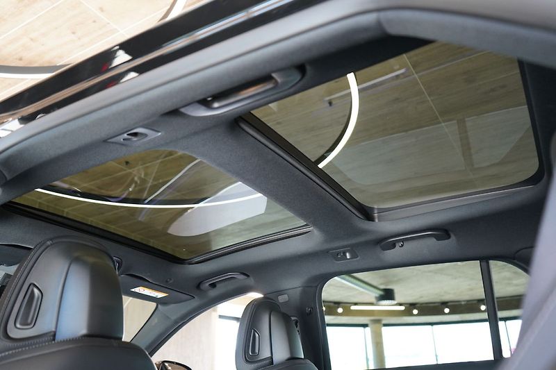 Mercedes-Benz Třídy E 220d 4MATIC AMG, Pano, Tažné - fotka 21 z 49