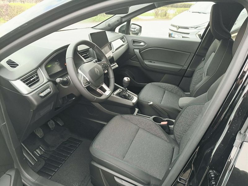 Renault Captur (2026) evolution TCe 115 + zimní pneu - fotka 8 z 23