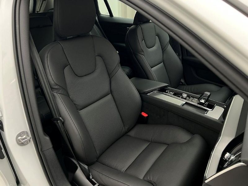 Volvo V60 (2026) B4 PLUS DARK AUT - fotka 24 z 44
