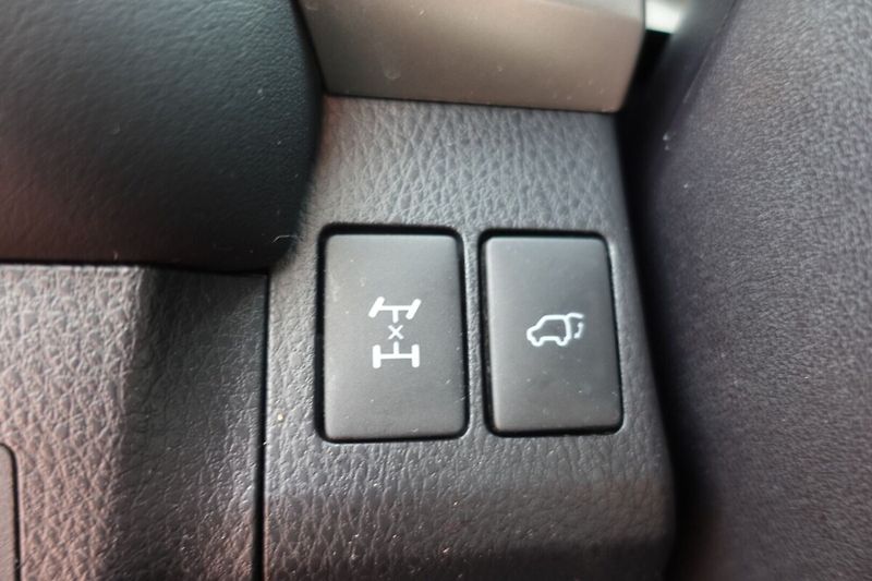 Toyota RAV4 2.0 VVTi Multidrive S  Active - fotka 19 z 33
