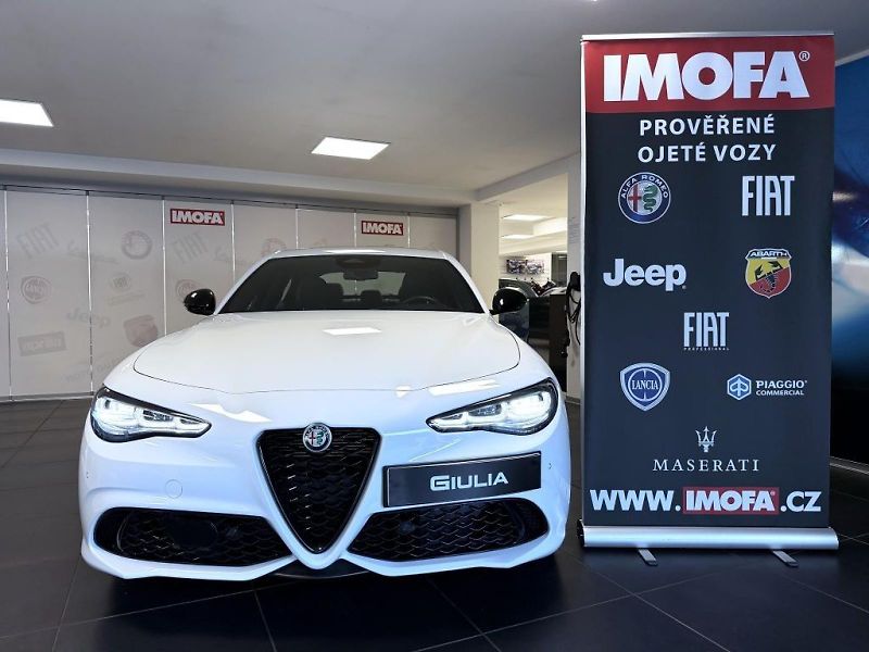 Alfa Romeo Giulia (2025) 2.2 JTDm 210k AT8 ZF Q4 4x4 Sp - fotka 2 z 19