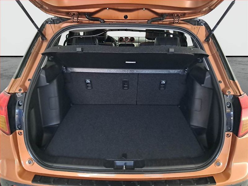 Suzuki Vitara (2017) Elegance 1.4 BoosterJet, 4X4 - fotka 14 z 20