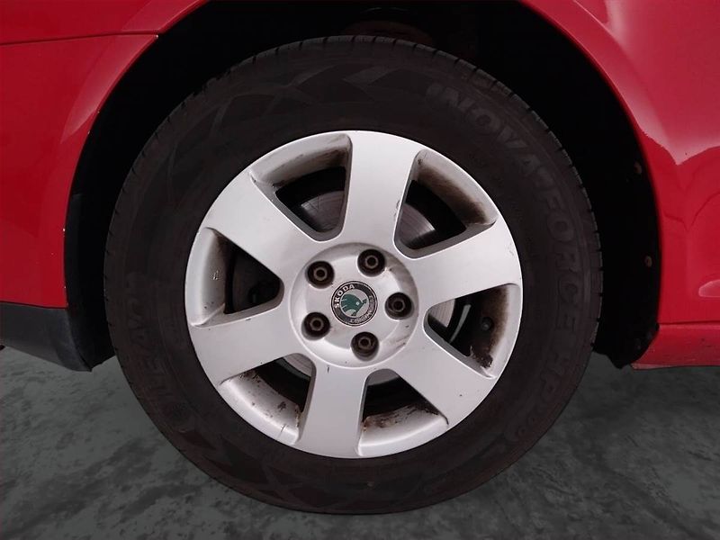 Škoda Octavia (2008) Ambiente 1.9 TDI, Serv.kniha - fotka 15 z 18