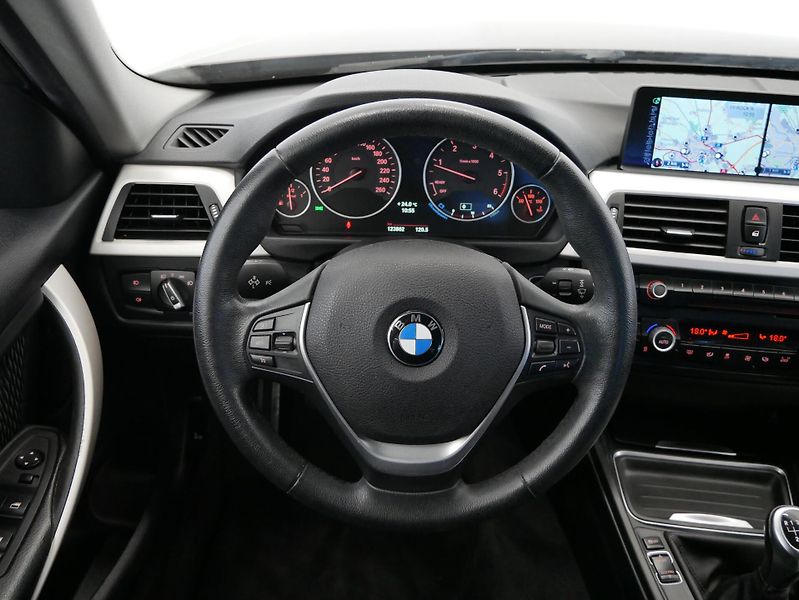 BMW Řada 3 - fotka 16 z 25