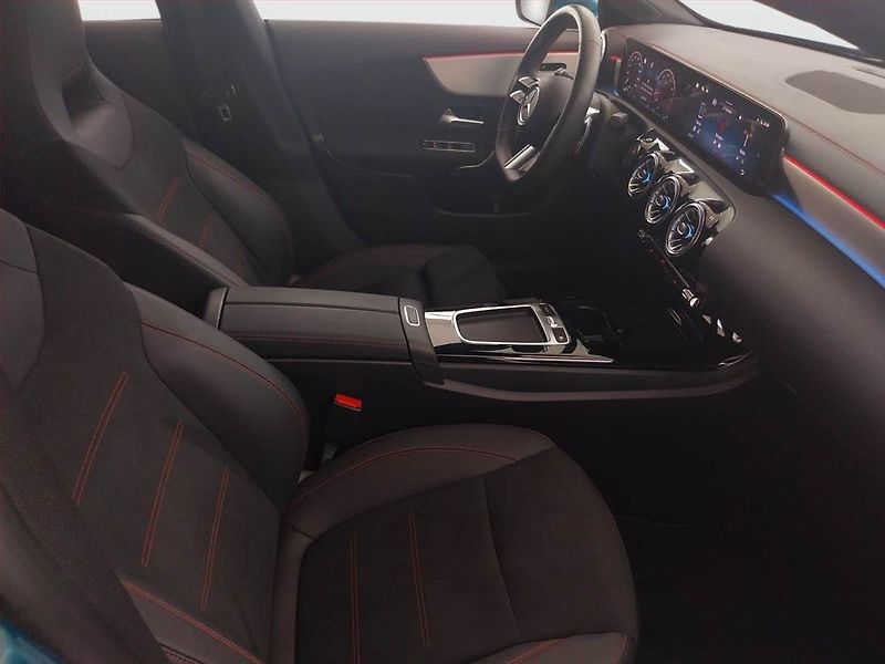 Mercedes-Benz CLA (2024) 180 - fotka 9 z 17