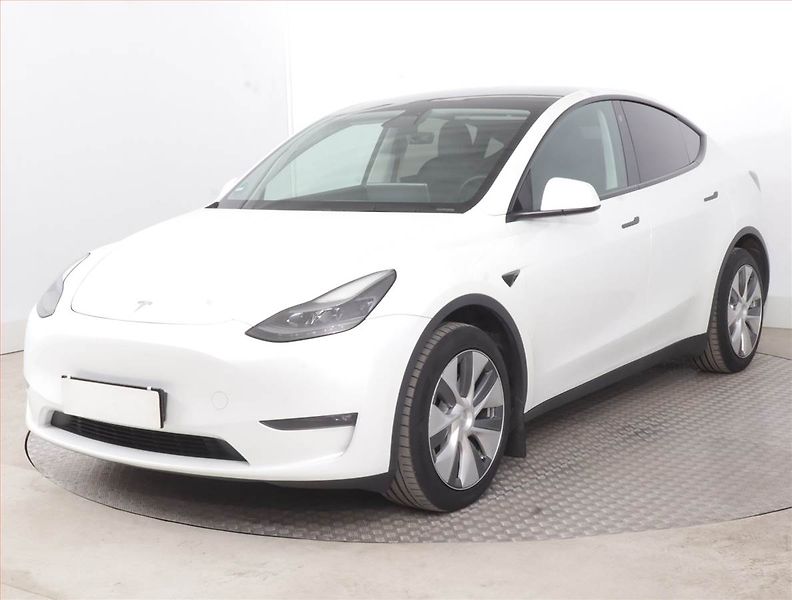 Tesla Model Y (2023) Long Range AWD 79kWh, SoH 92% - fotka 2 z 22