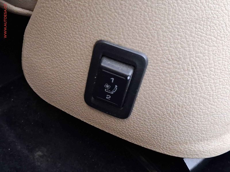Škoda Superb (2012) 2.0TDi, DSG, bixenon - fotka 13 z 22
