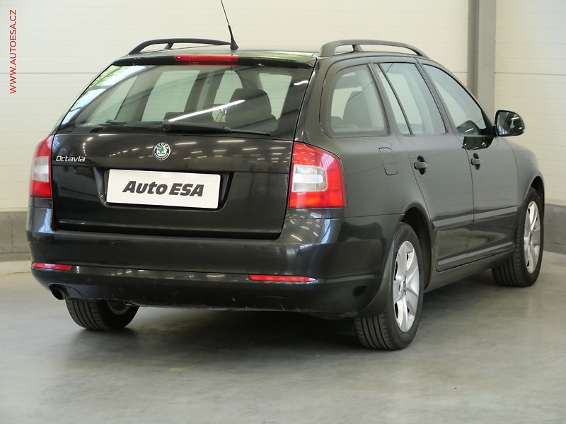 Škoda Octavia (2010) 1.6 TDi, Ambiente - fotka 4 z 18