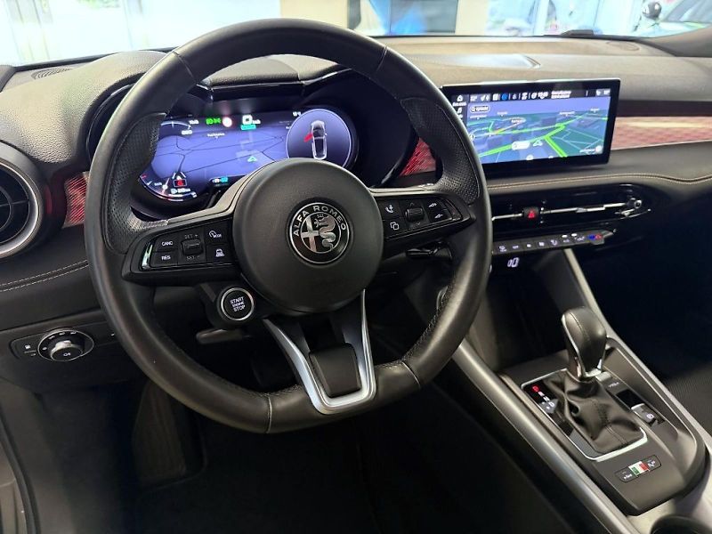Alfa Romeo Tonale (2024) 1.3 T Plug-in Hybrid 280k Q4 4 - fotka 16 z 19
