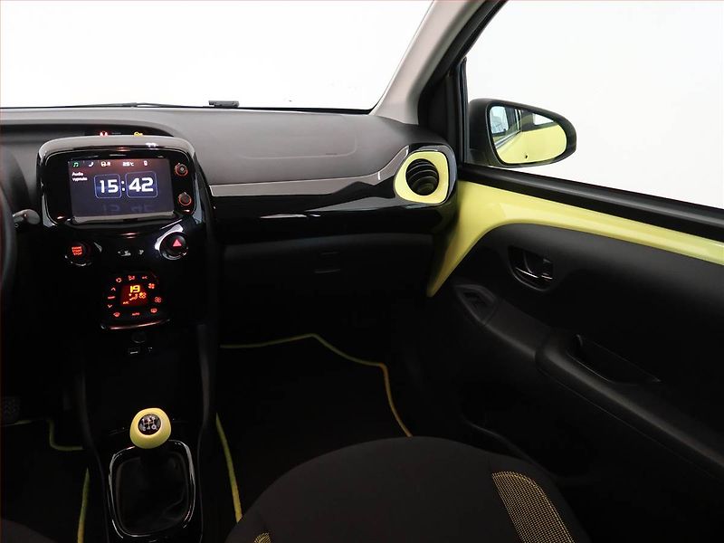 Toyota Aygo (2017) x-cite 1.0 VVT-i, ČR,1.maj - fotka 8 z 13