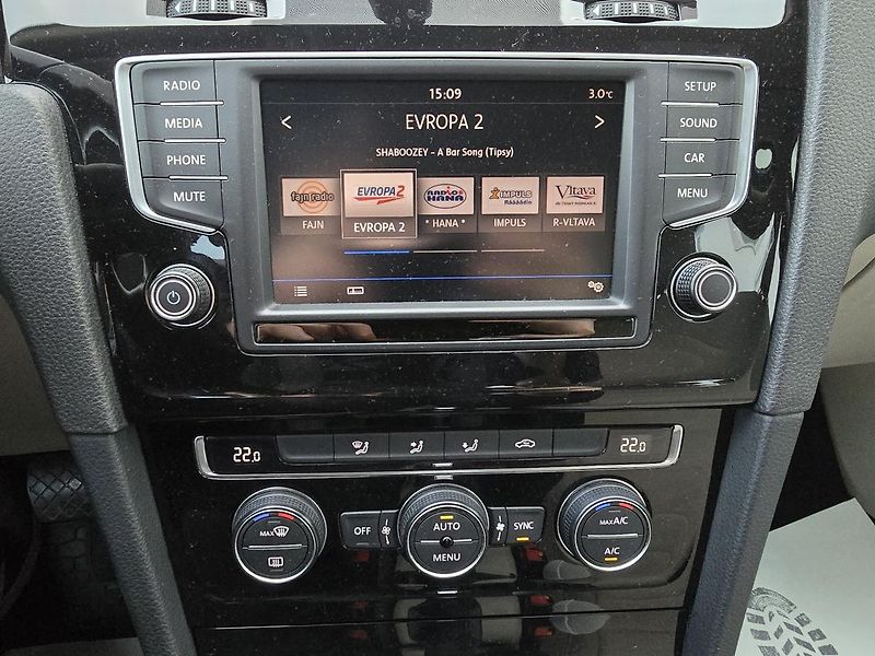 Volkswagen Golf 1.4TSi 110kW DSG HIGHLINE -DPH - fotka 28 z 38