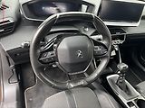Peugeot 2008 (2020) 1.2 PT, GT Line, LED, navi - náhled 14
